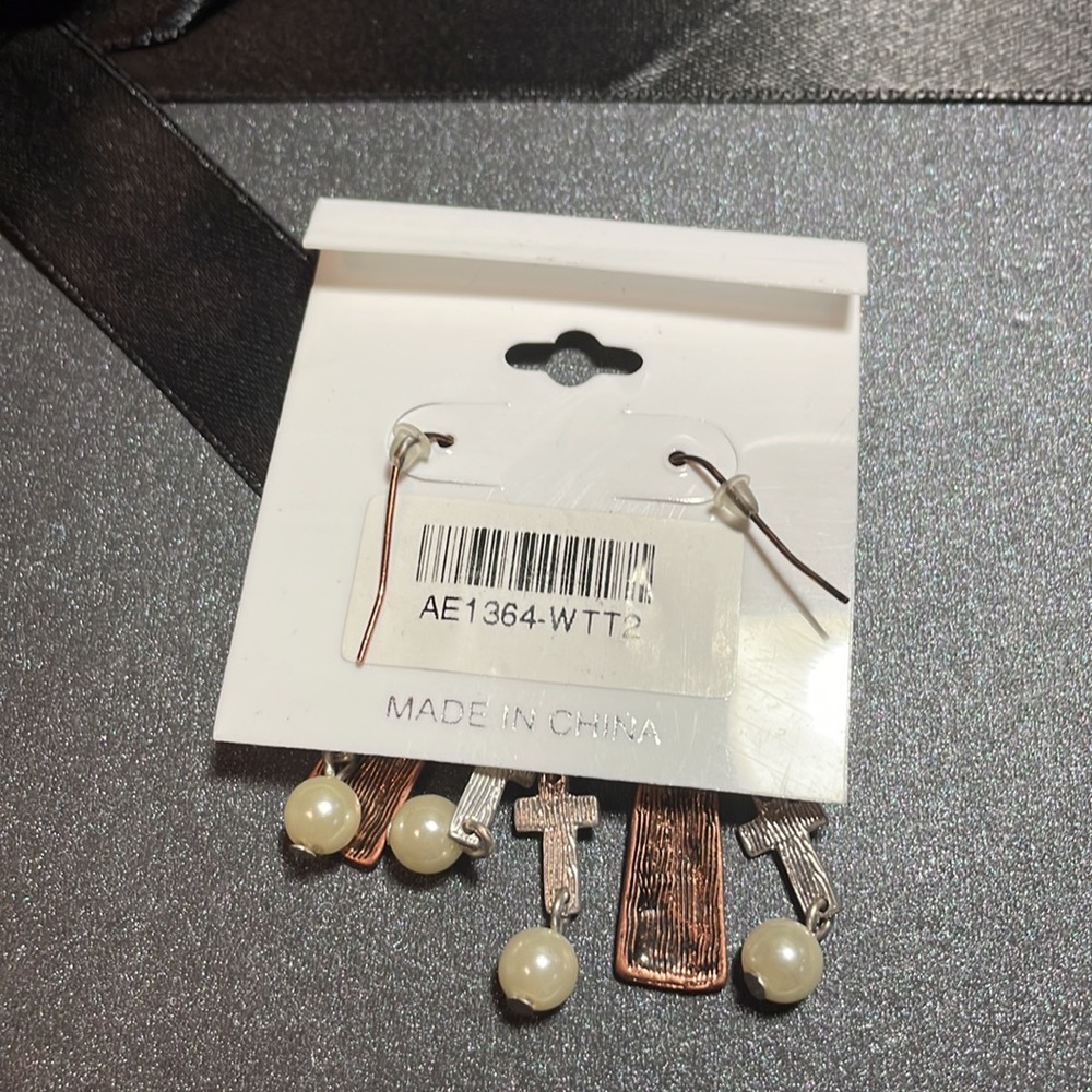 Sunnity Copper Cross Earrings “Trust” - Picture 4 of 4